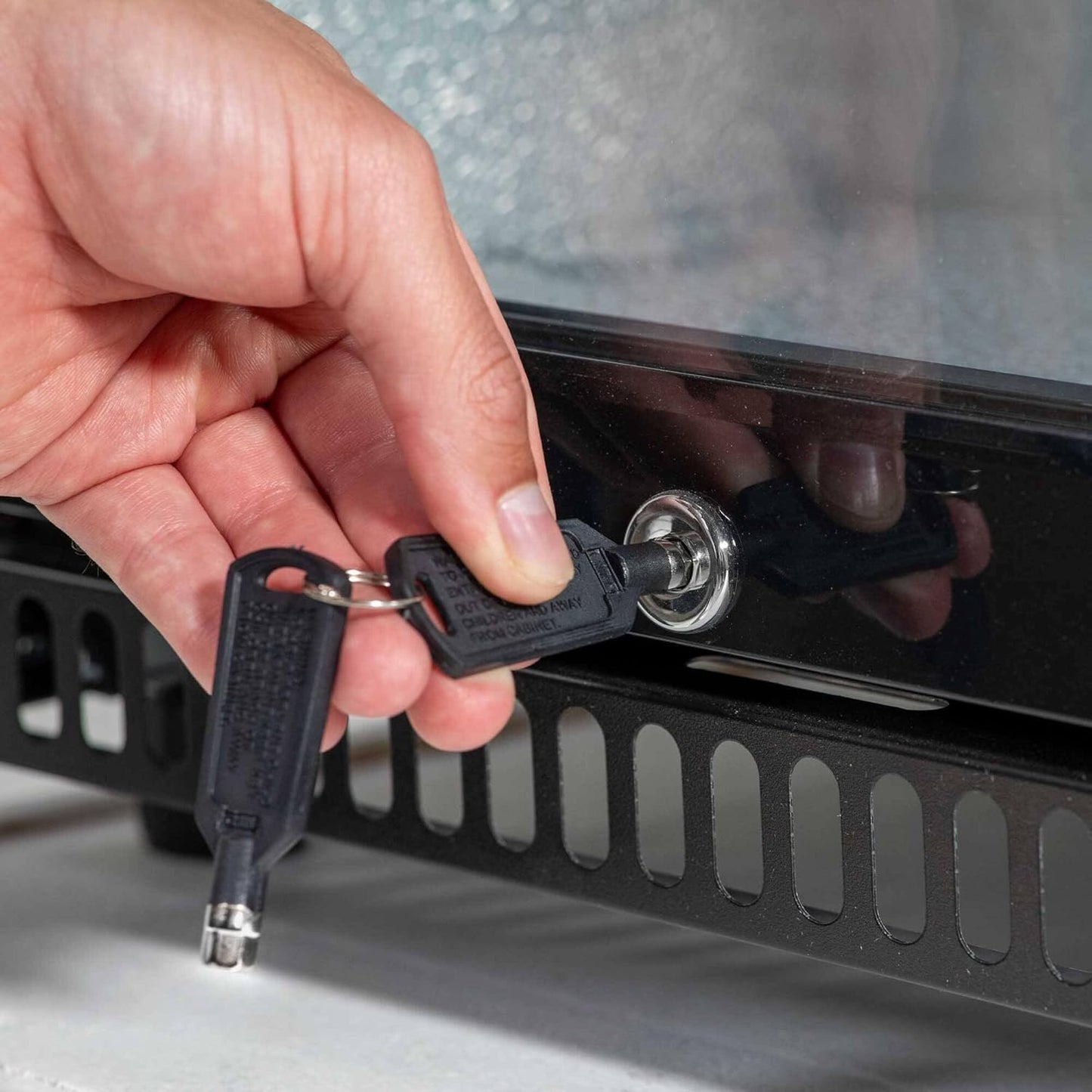 Back Bar Drinks Fridge with Hinged Double Door, 190L Capacity - DH272